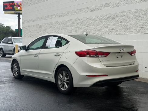 Used 2017 Hyundai Elantra SE w/ SE A/T Tech Package 03 FWD image 3