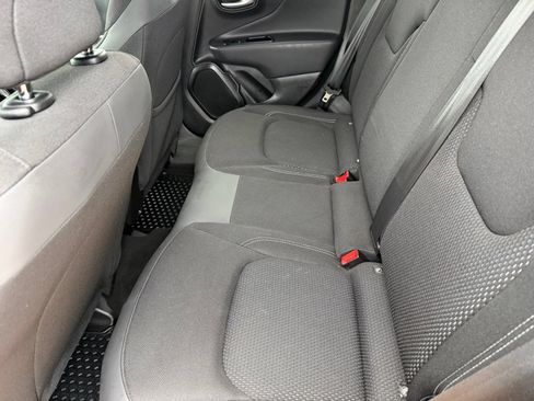 Used 2023 Jeep Renegade Altitude AWD/4WD image 18