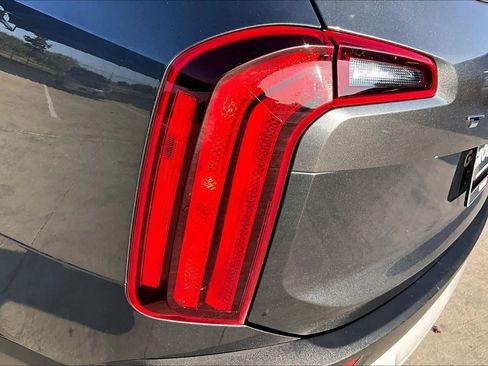 Used 2021 Kia Telluride LX image 28