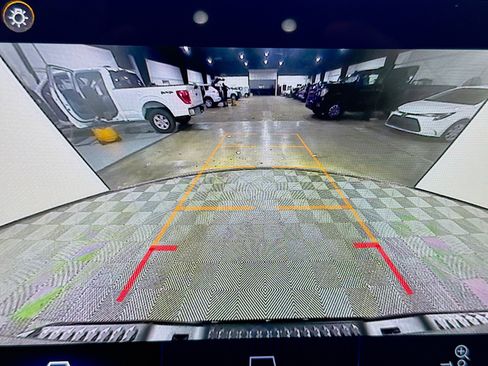 Used 2023 Chevrolet Colorado W/T image 18