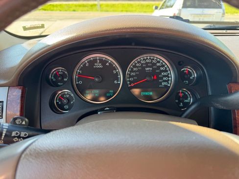 Used 2013 Chevrolet Suburban LS RWD image 17