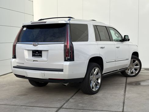 Used 2019 Cadillac Escalade Premium Luxury image 7