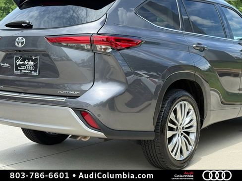 Used 2023 Toyota Highlander Platinum FWD image 15