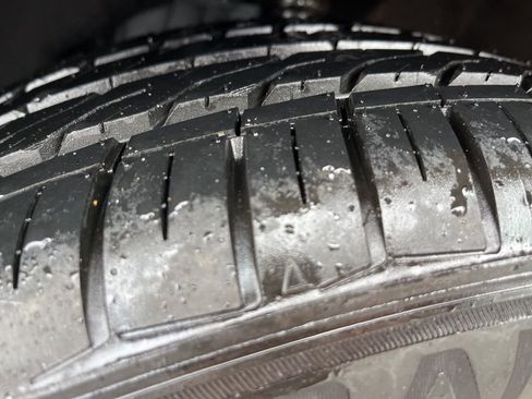 Used 2021 Ford Explorer XLT w/ Equipment Group 202A image 10