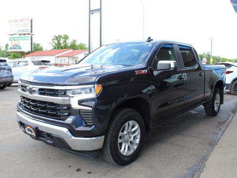 Used 2024 Chevrolet Silverado 1500 LT w/ Z71 Off-Road Package AWD/4WD image 8