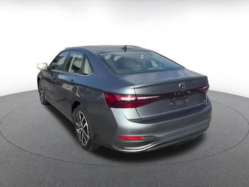 Used 2025 Volkswagen Jetta SE image 5