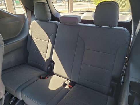 Used 2024 Chevrolet Traverse LT FWD image 9