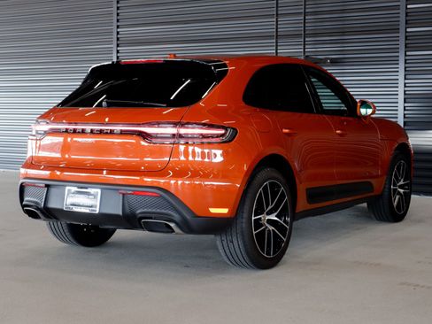 Certified 2024 Porsche Macan w/ Premium Plus Package AWD/4WD image 10