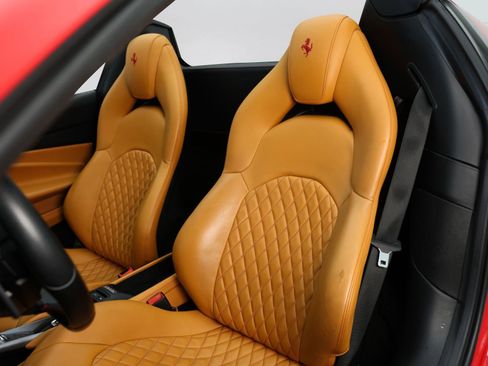 Used 2021 Ferrari F8 Tributo RWD image 5