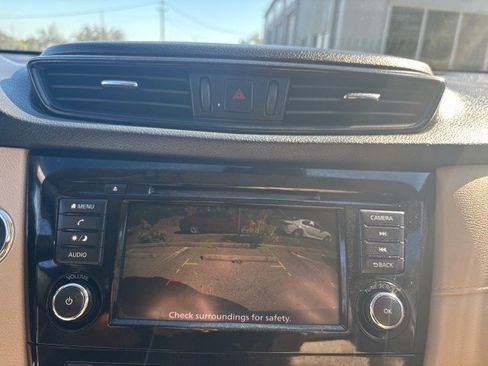 Used 2019 Nissan Rogue SV image 21