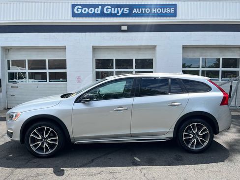 Used 2018 Volvo V60 T5 Cross Country w/ Convenience Package AWD/4WD image 1