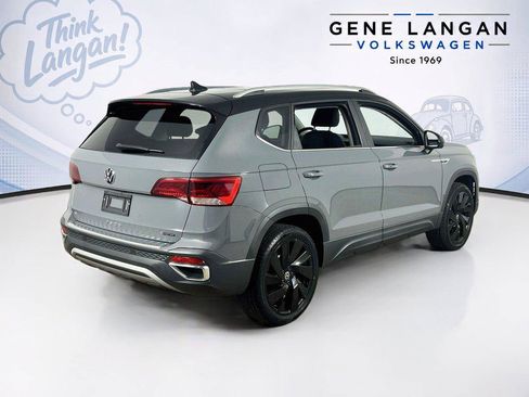 Certified 2024 Volkswagen Taos SE w/ Panoramic Sunroof Package AWD/4WD image 5