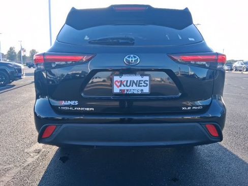 Used 2024 Toyota Highlander XLE AWD/4WD image 13