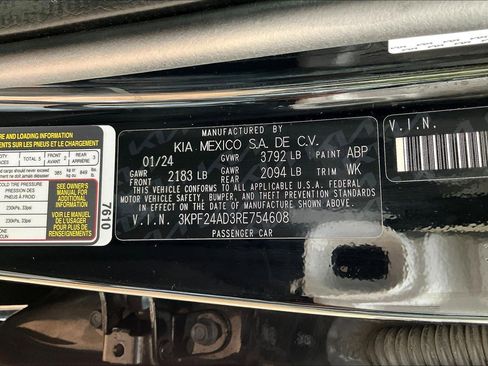 Used 2024 Kia Forte LXS w/ LXS Technology Package FWD image 17