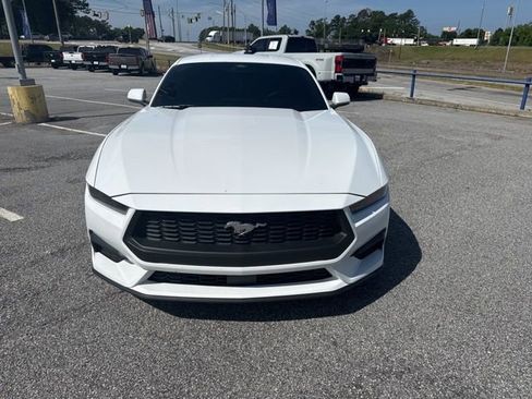 Used 2025 Ford Mustang Coupe RWD image 2