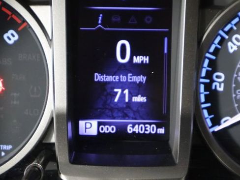 Used 2020 Toyota Tacoma SR5 image 31