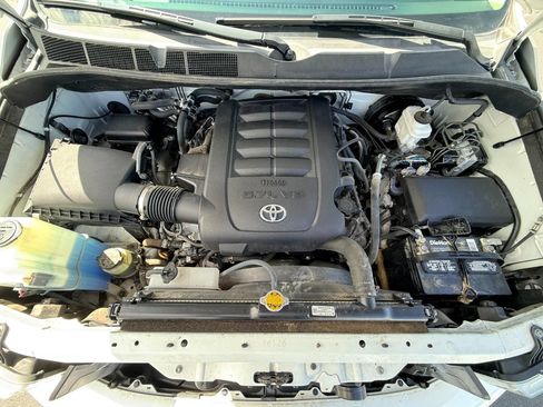 Used 2014 Toyota Sequoia Limited AWD/4WD image 3