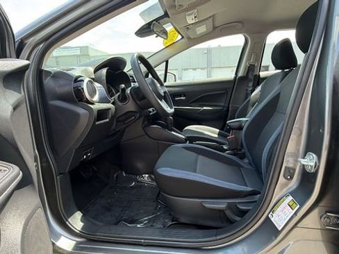 Used 2023 Nissan Versa SV FWD image 15