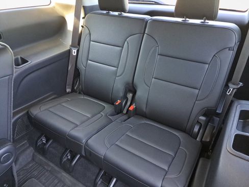 Certified 2023 GMC Acadia SLT w/ Elevation Edition image 12