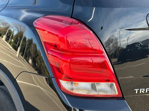 Used 2022 Chevrolet Trax LT w/ LT Convenience Package image 46