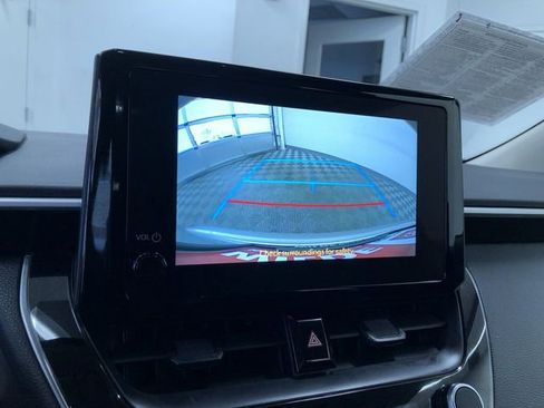 Used 2025 Toyota Corolla LE image 27