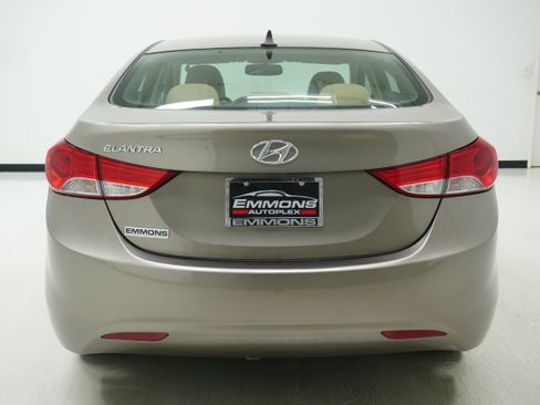 Used 2013 Hyundai Elantra GLS w/ Preferred Pkg FWD image 5