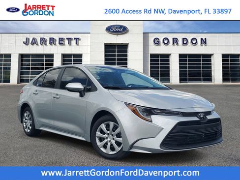 Used 2025 Toyota Corolla LE FWD image 1