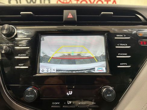 Used 2019 Toyota Camry SE w/ Convenience Package FWD image 32