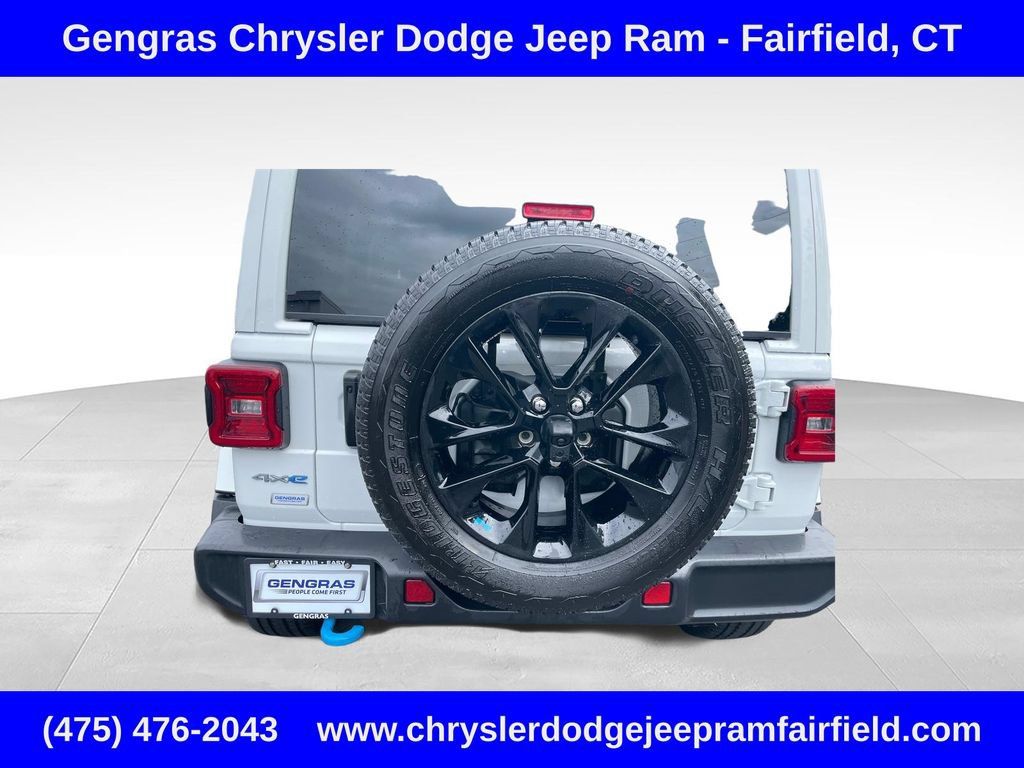 Used 2023 Jeep Wrangler Unlimited Sahara w/ Cold Weather Group AWD/4WD image 11
