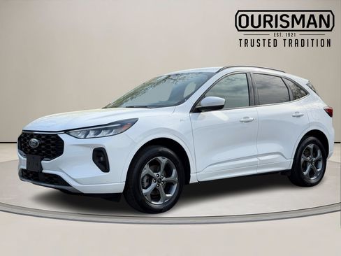 Used 2023 Ford Escape ST-Line Select AWD/4WD image 2