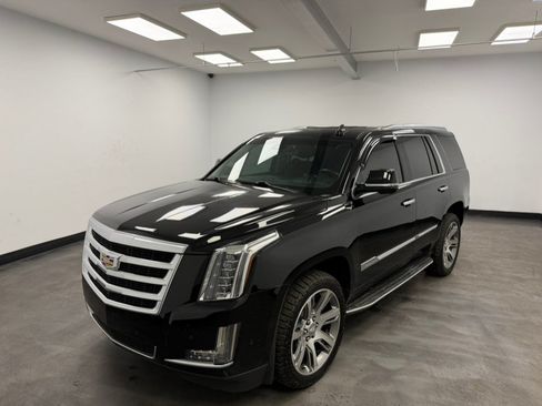 Used 2017 Cadillac Escalade Luxury AWD/4WD image 5