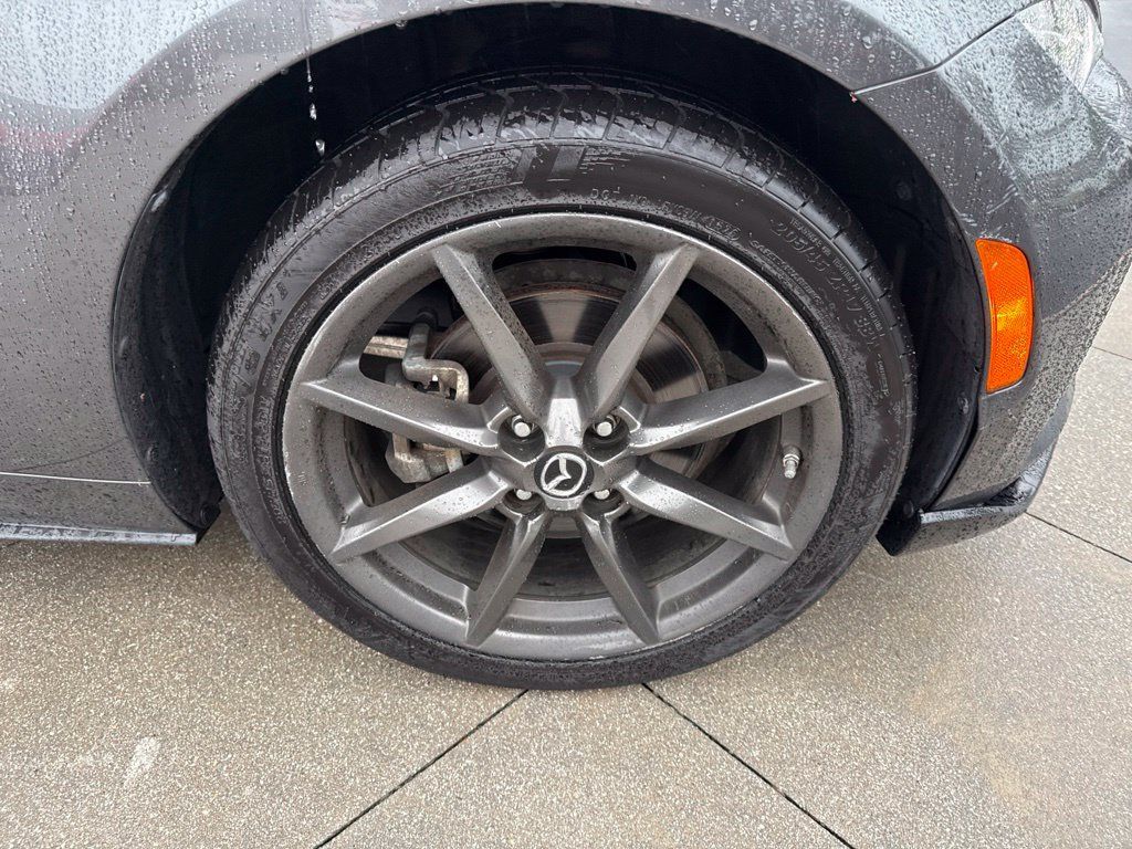 Used 2018 MAZDA MX-5 Miata RF Club RWD image 18