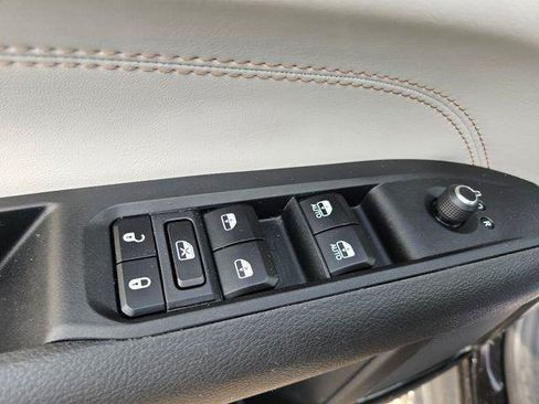 Used 2025 Jeep Compass Limited AWD/4WD image 11