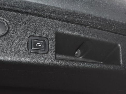 Used 2018 Chevrolet Equinox Premier image 35