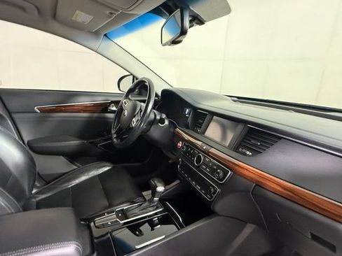 Used 2017 Kia Cadenza Premium FWD image 33