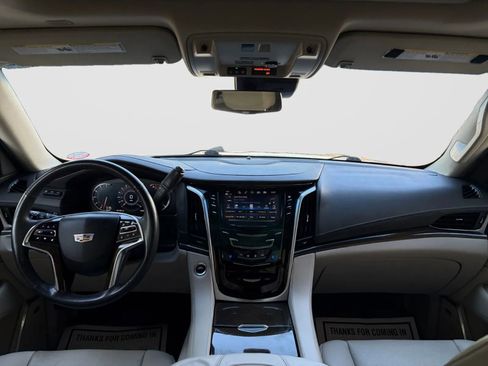 Used 2018 Cadillac Escalade Luxury AWD/4WD image 24