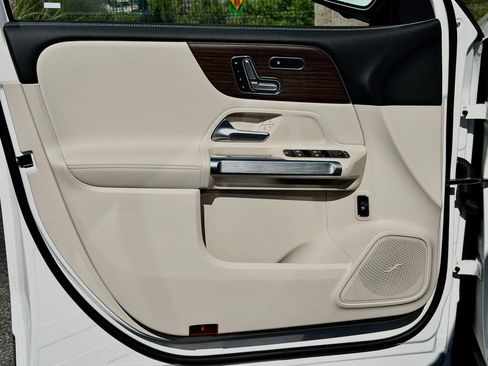 New 2026 Mercedes-Benz GLB 250 image 15