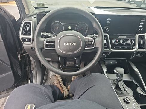 Used 2023 Kia Sorento LX AWD/4WD image 14
