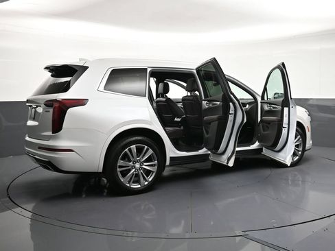 Certified 2024 Cadillac XT6 Premium Luxury AWD/4WD image 33