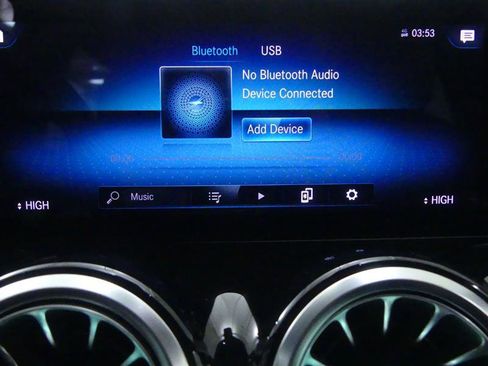 Used 2020 Mercedes-Benz GLB 250 4MATIC w/ Premium Package image 12