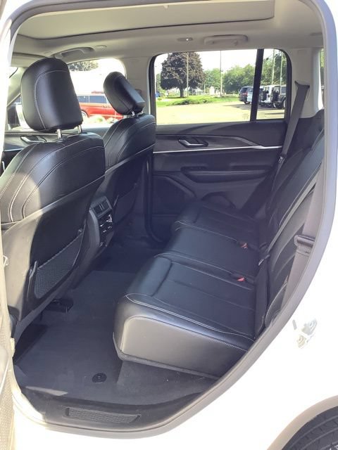 Used 2023 Jeep Grand Cherokee Limited AWD/4WD image 22