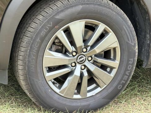 Used 2024 Nissan Pathfinder SV FWD image 13