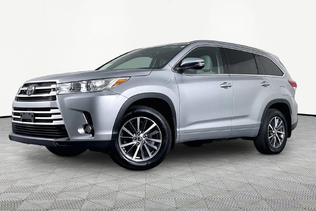 Used 2017 Toyota Highlander XLE AWD/4WD image 1