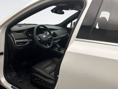 Used 2023 Cadillac XT4 Premium Luxury w/ Cold Weather Package image 10