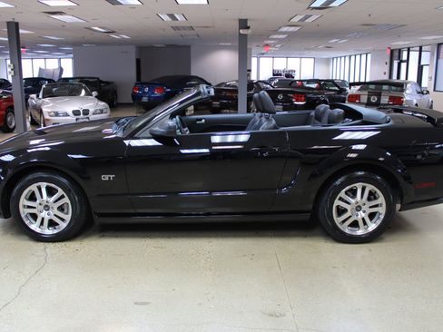 Used 2005 Ford Mustang GT image 11
