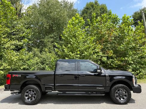Used 2024 Ford F250 Lariat w/ Sport Appearance Package AWD/4WD image 5