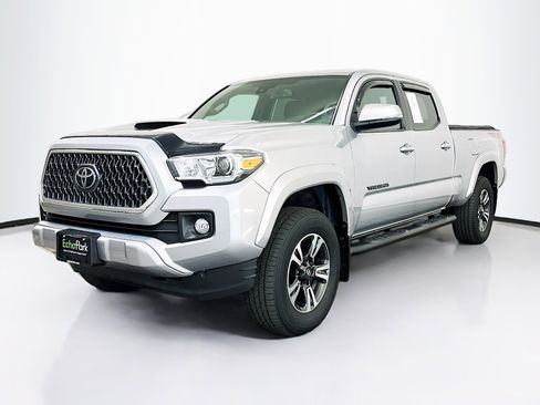 Used 2019 Toyota Tacoma TRD Sport image 3