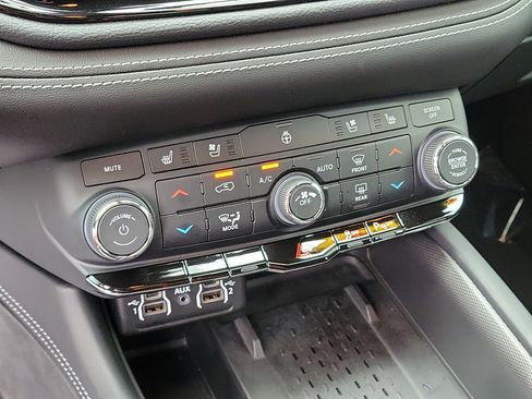 Used 2025 Dodge Durango SRT Hellcat w/ Black Package AWD/4WD image 25