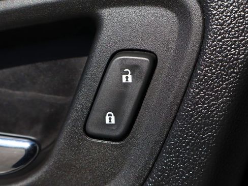 Used 2022 Chevrolet Colorado LT w/ Redline Special Edition image 18