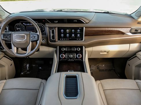 Used 2021 GMC Yukon XL Denali image 16